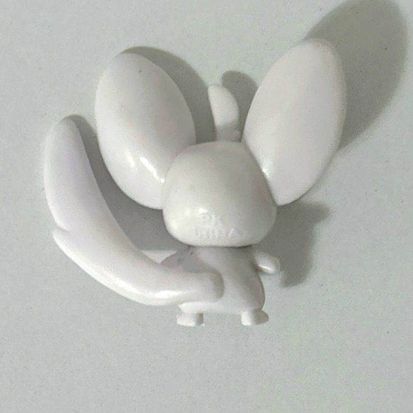 Minccino Pokemon Mini Figurine 2” Collectible - Picture 2 of 2